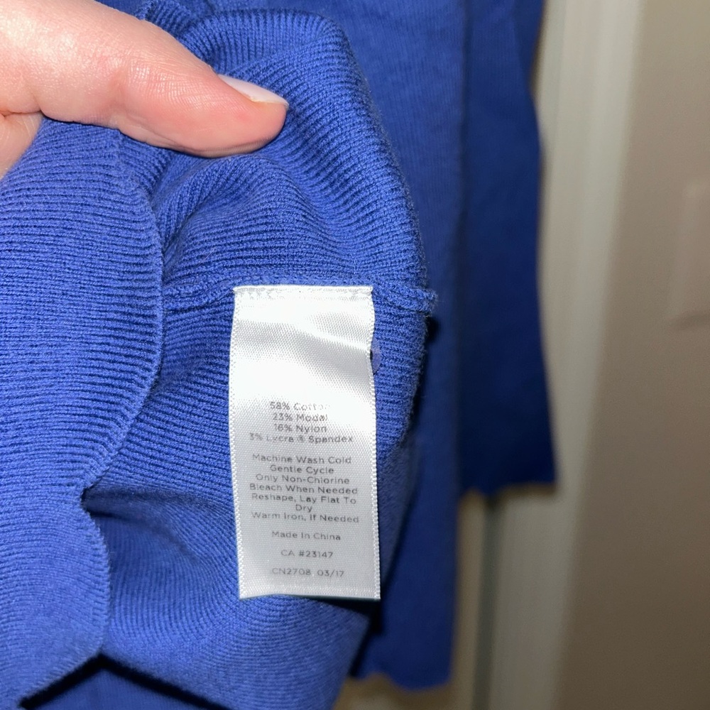 Talbots Scalloped Edge Royal Blue V-Neck Sweater - Picture 3 of 4